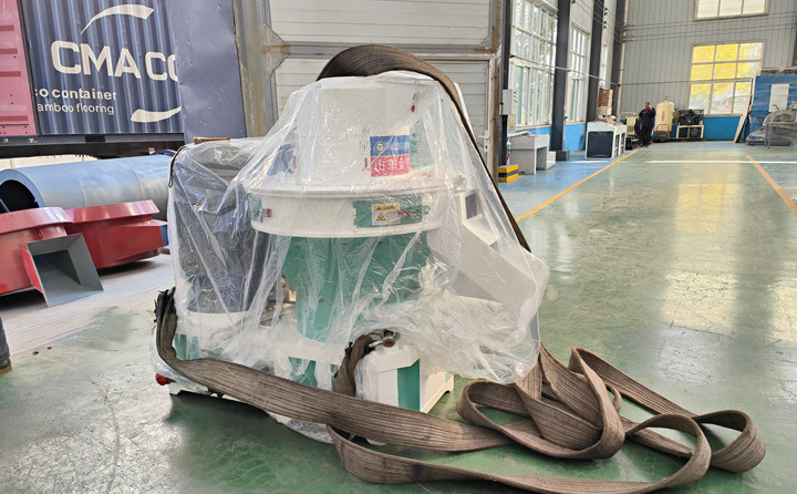 顆粒機(jī)單機(jī)時(shí)產(chǎn)量可以達(dá)到0.7-1噸,一天按照10小時(shí)計(jì)算,可以產(chǎn)出7-10噸成品顆粒,按照1噸顆粒最低100元錢利潤(rùn)來計(jì)算,一天的利潤(rùn)可以達(dá)到700-1000元。 顆粒機(jī)單機(jī)時(shí)產(chǎn)量可以達(dá)到0.7-1噸,一天按照10小時(shí)計(jì)算,可以產(chǎn)出7-10噸成品顆粒,按照1噸顆粒最低100元錢利潤(rùn)來計(jì)算,一天的利潤(rùn)可以達(dá)到700-1000元。