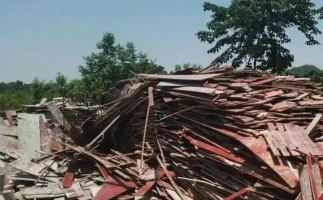 模板拆遷料木托盤用鋸末顆粒機這樣處理省時省力又賺錢！